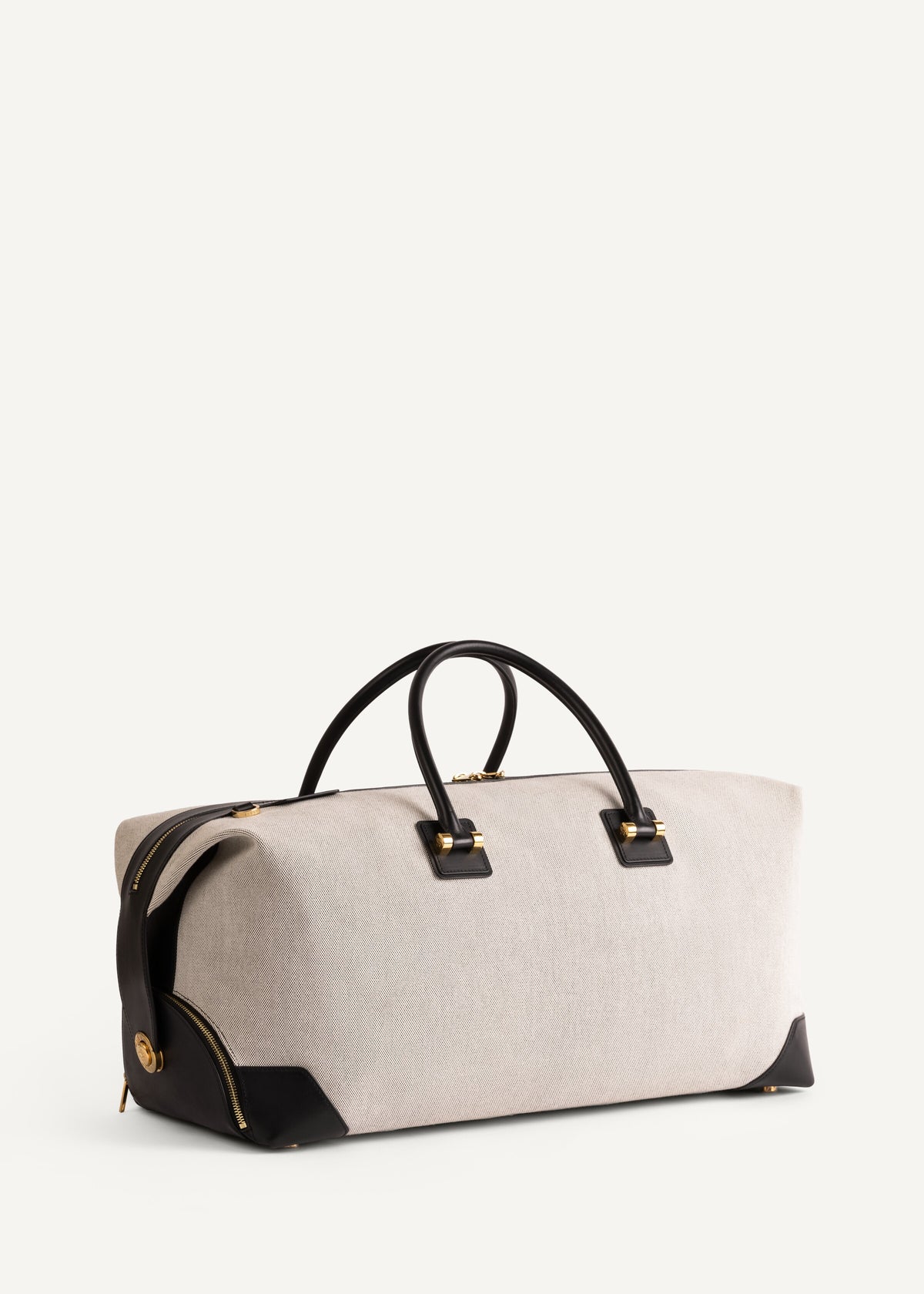 Halo Valise 001 three-quarter view